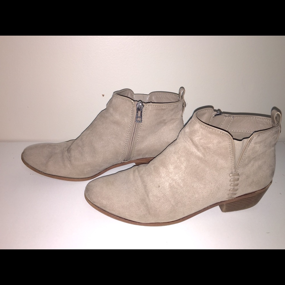 Size 9.5 tan boots with block heels